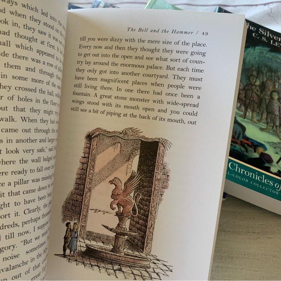 Narnia box set of seven books - Picture 4 of 8